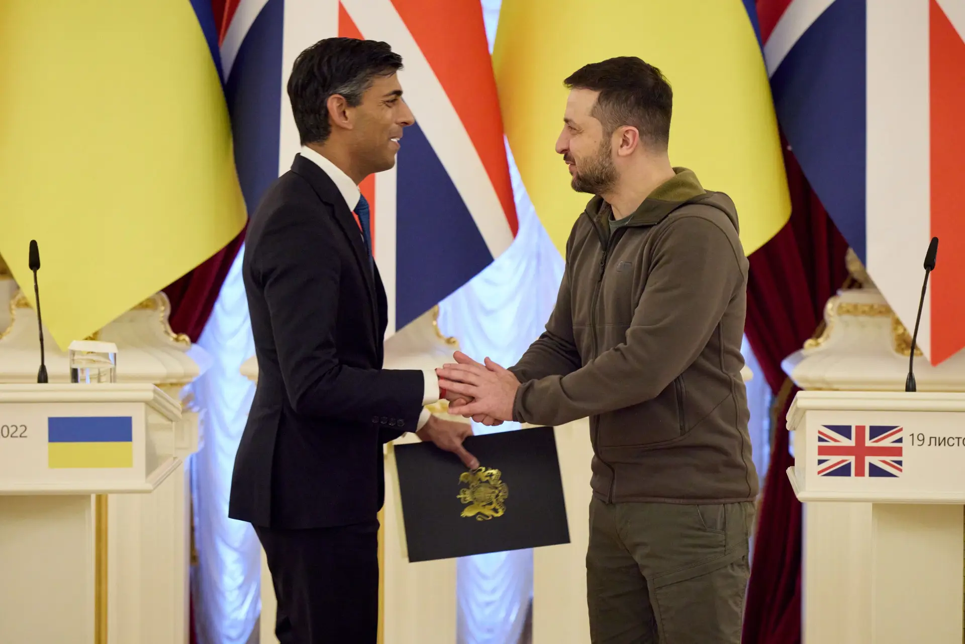 Primeiro-ministro britânico em visita surpresa a Kiev