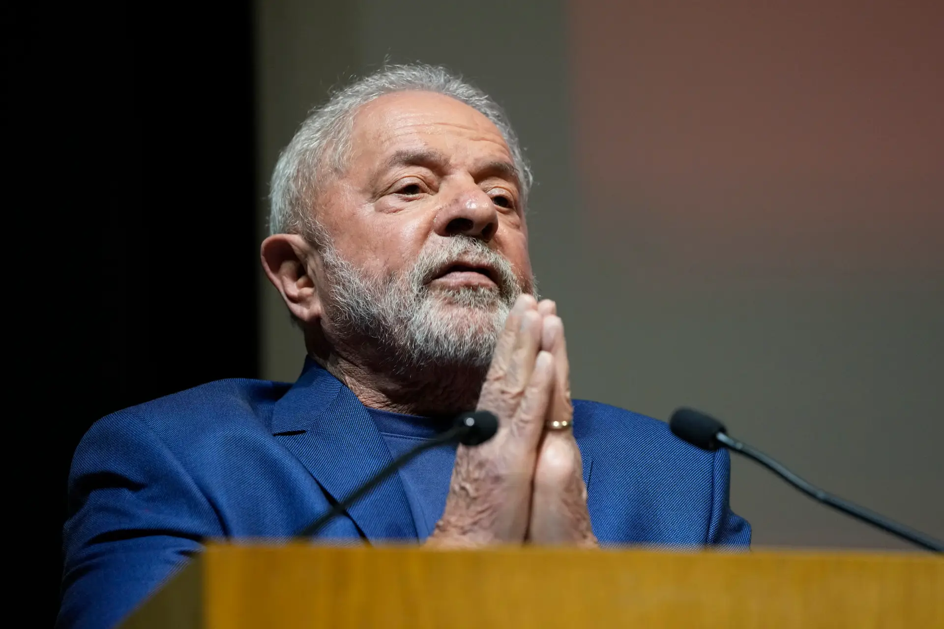 Lula da Silva regressou ao Brasil e teve de receber tratamento médico