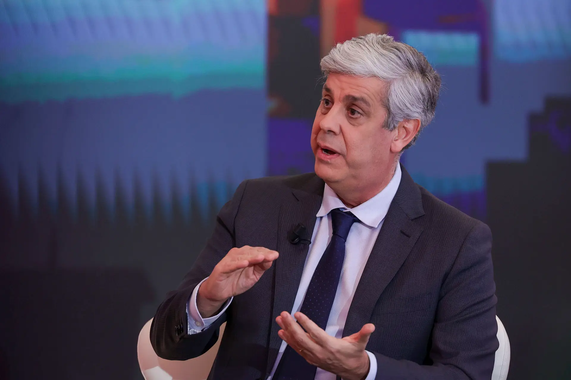 Centeno diz que fusão entre Novo Banco e BCP seria benéfica "num cenário de digitalização"