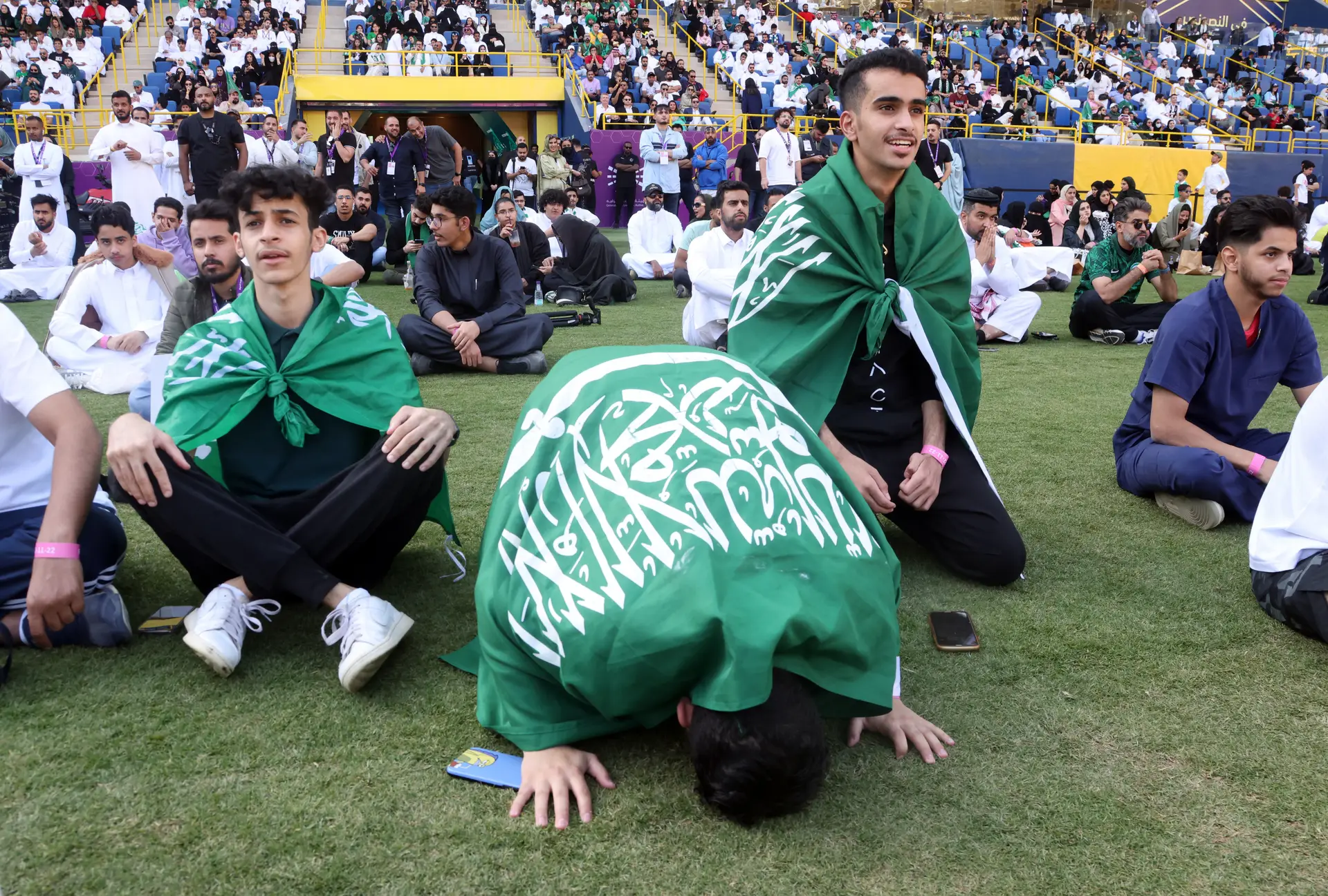 Rei da Arábia Saudita decreta feriado após vitória histórica no Mundial