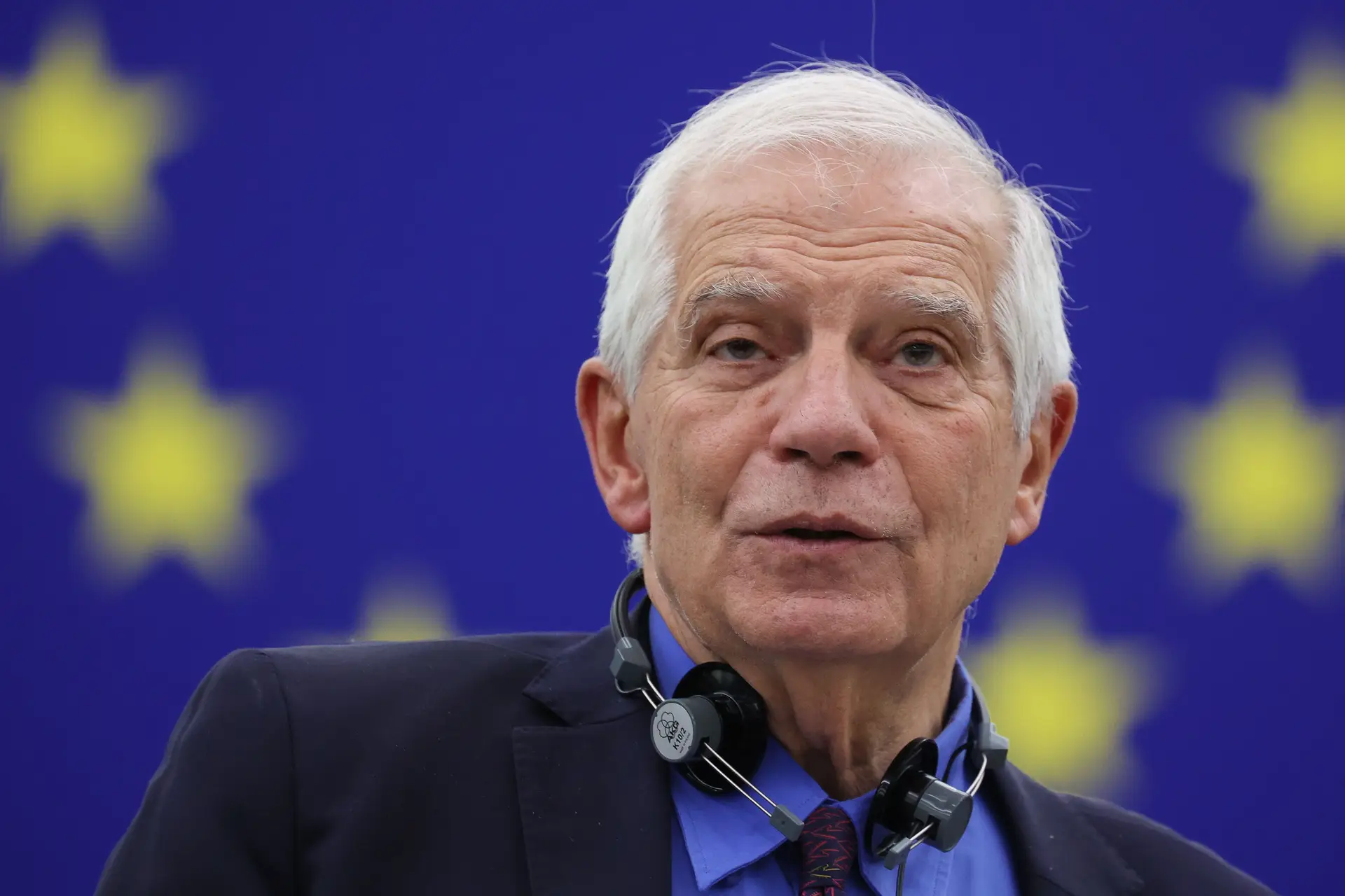 UE lamenta decisão russa de suspender tratado de armamento nuclear