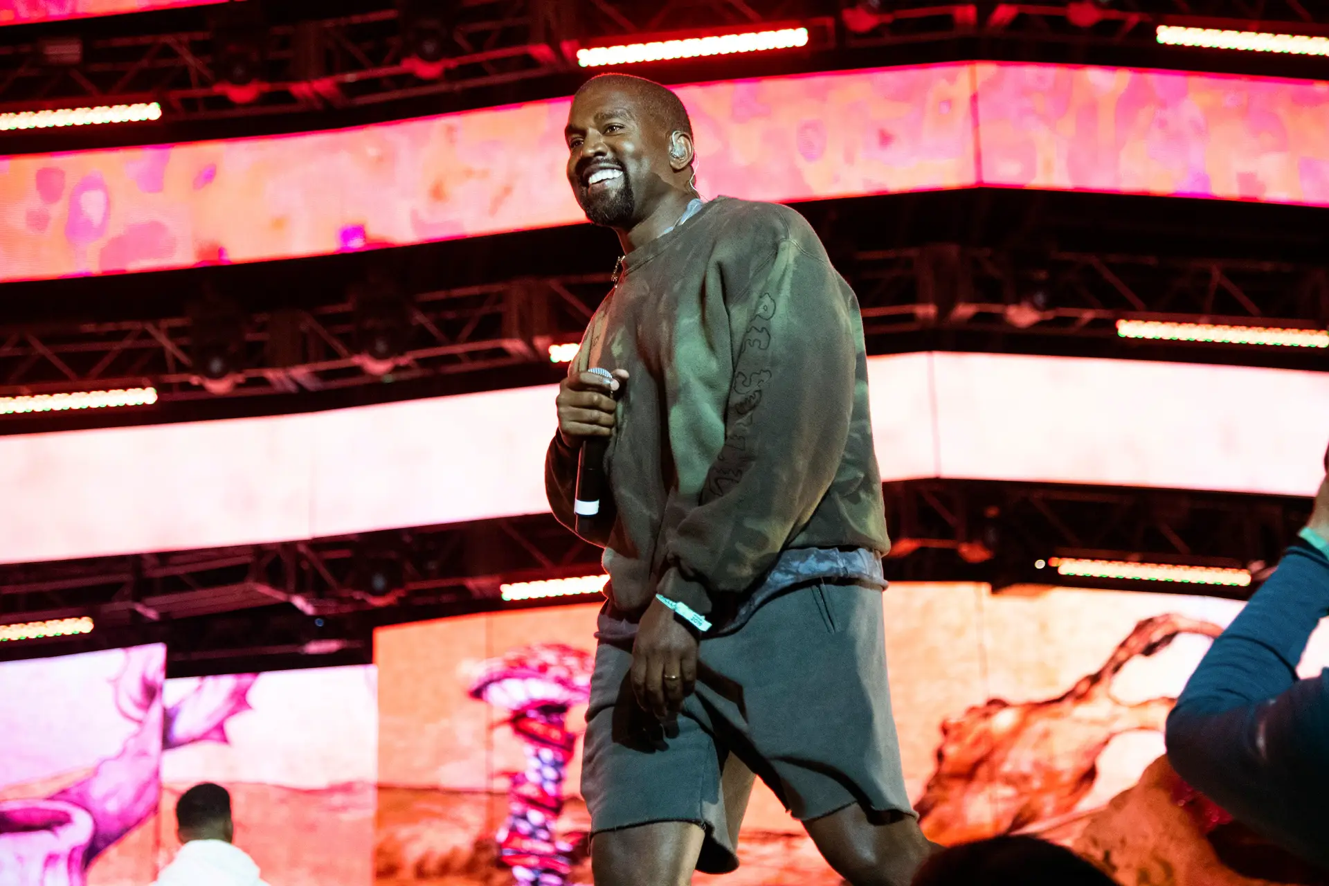 Rapper Kanye West diz que vai voltar a candidatar-se à presidência dos EUA