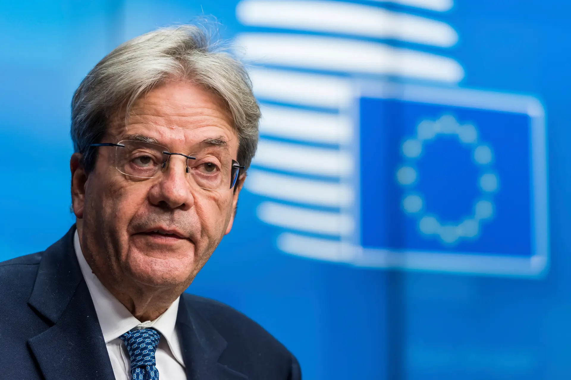Bruxelas envia "mensagem de cautela" ao Governo sobre apoios às famílias e empresas