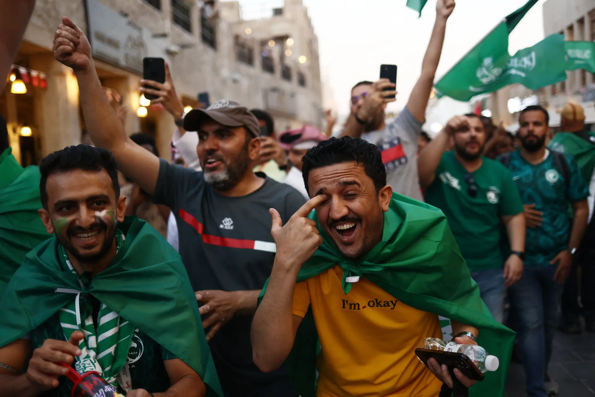 Loucura no balneário e nas ruas da Arábia Saudita, adeptos celebram como Ronaldo