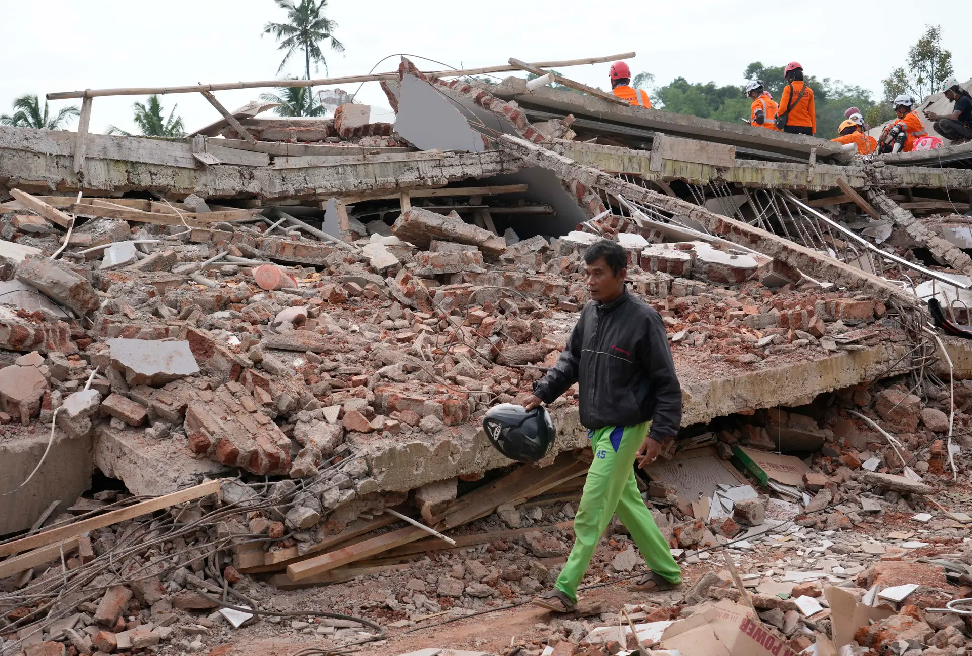 Sismo na Indonésia: sobe para 321 número de mortos