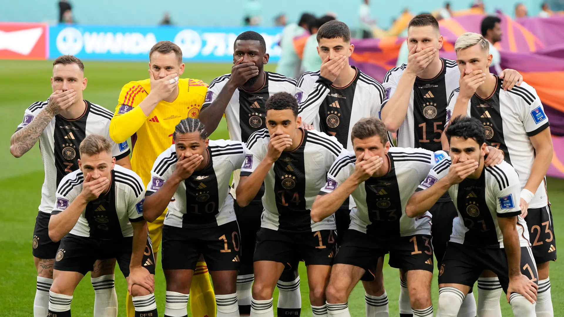 O protesto simbólico dos jogadores da Alemanha