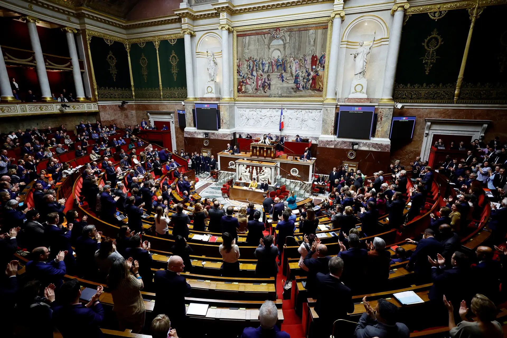 França dá primeiro passo para consagrar direito ao aborto na Constituição