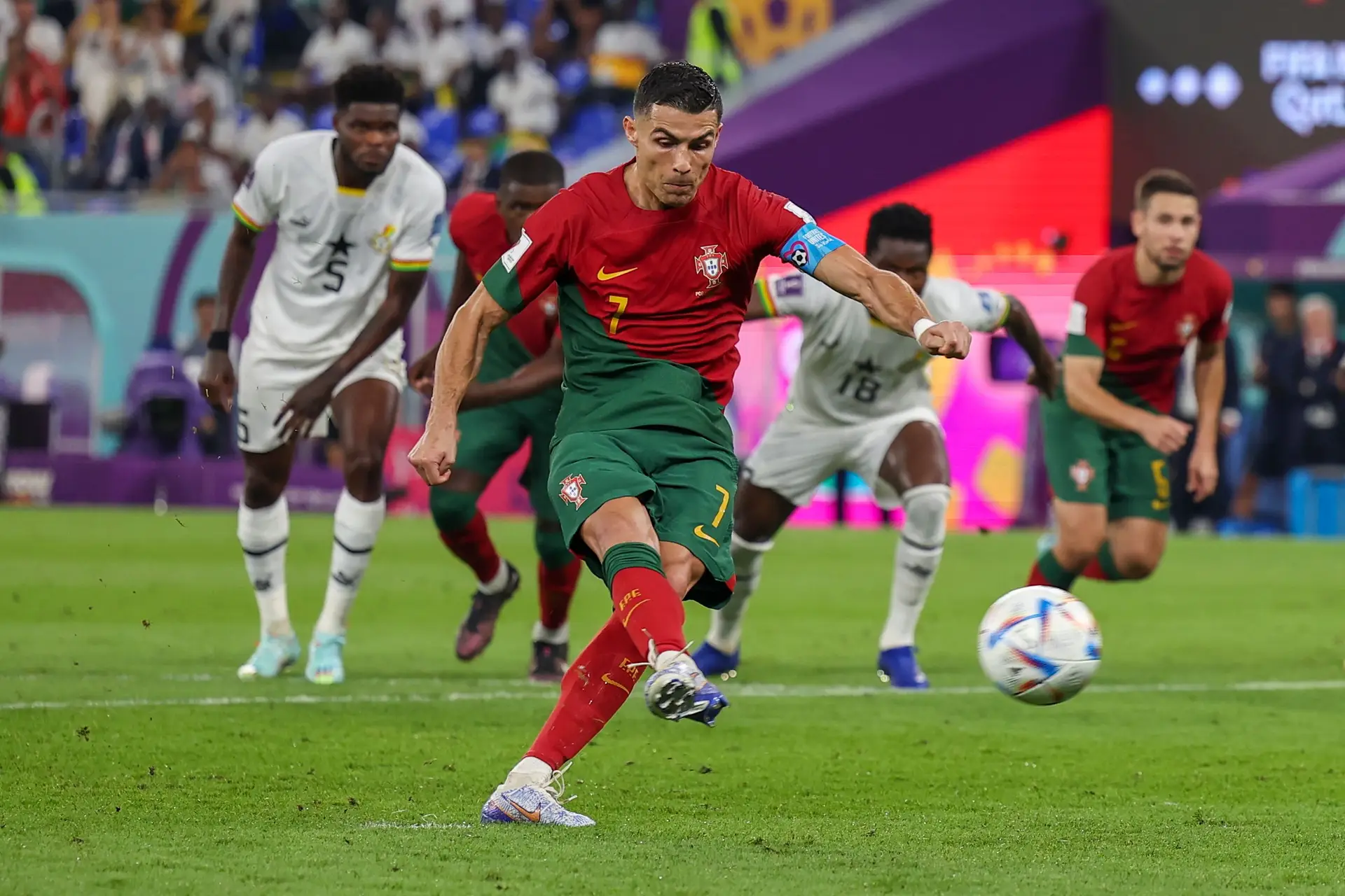Ronaldo é o primeiro jogador a marcar em cinco Mundiais