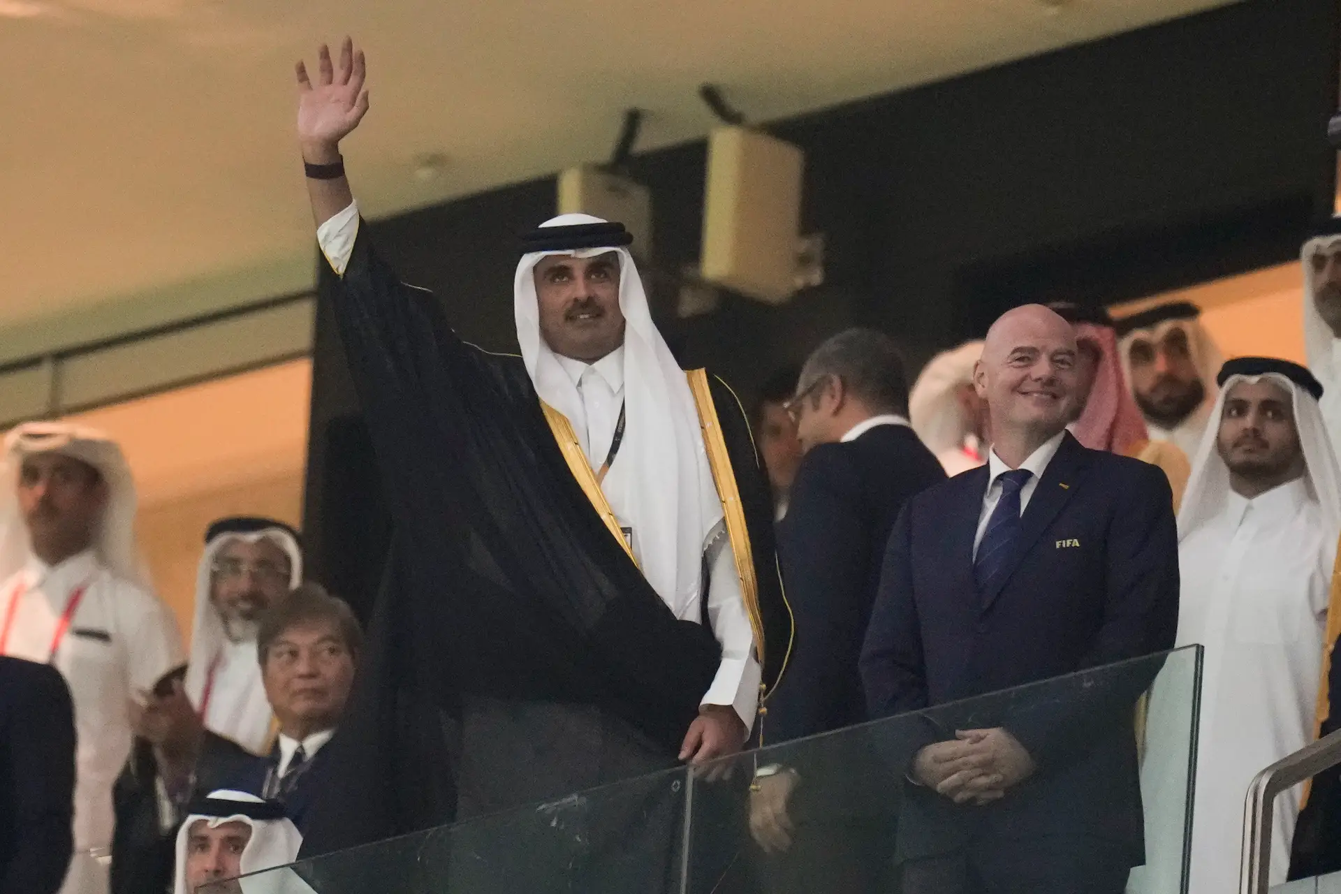 Tamim bin Hamad al-Thani, Emir do Qatar, com o Presidente da FIFA, Gianni Infantino