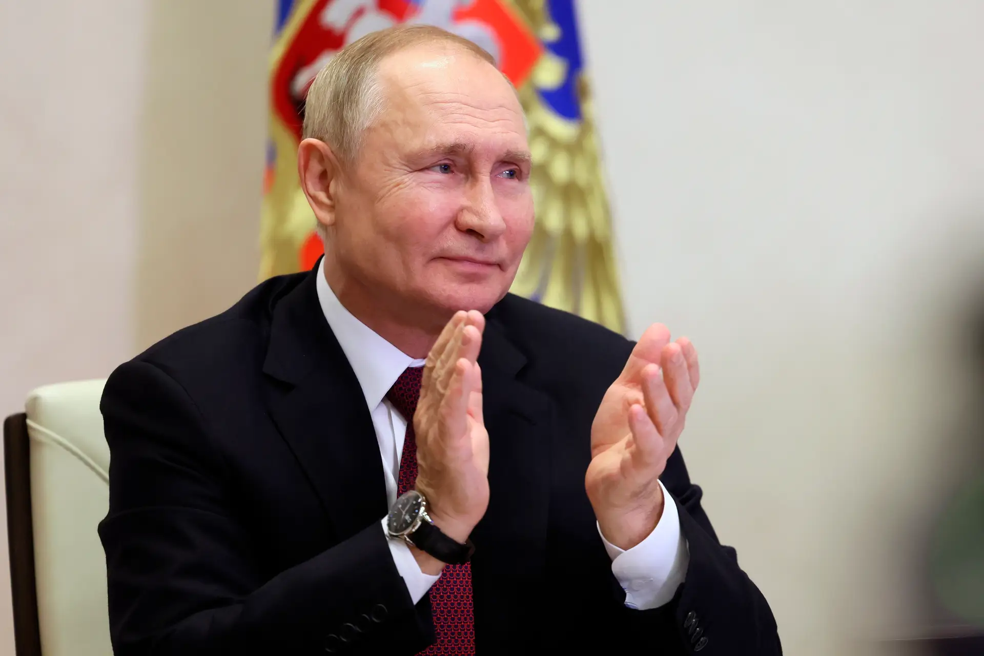 Putin ordena envio de mais armamento "de qualidade" ao Exército russo