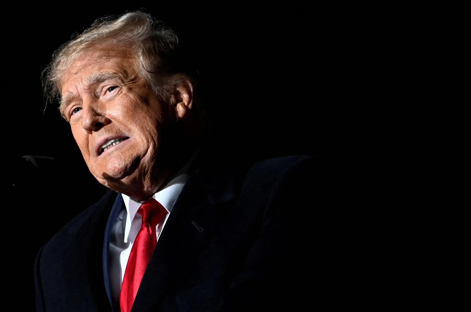 Trump de volta ao Facebook e Instagram? Pode acontecer já nas próximas semanas