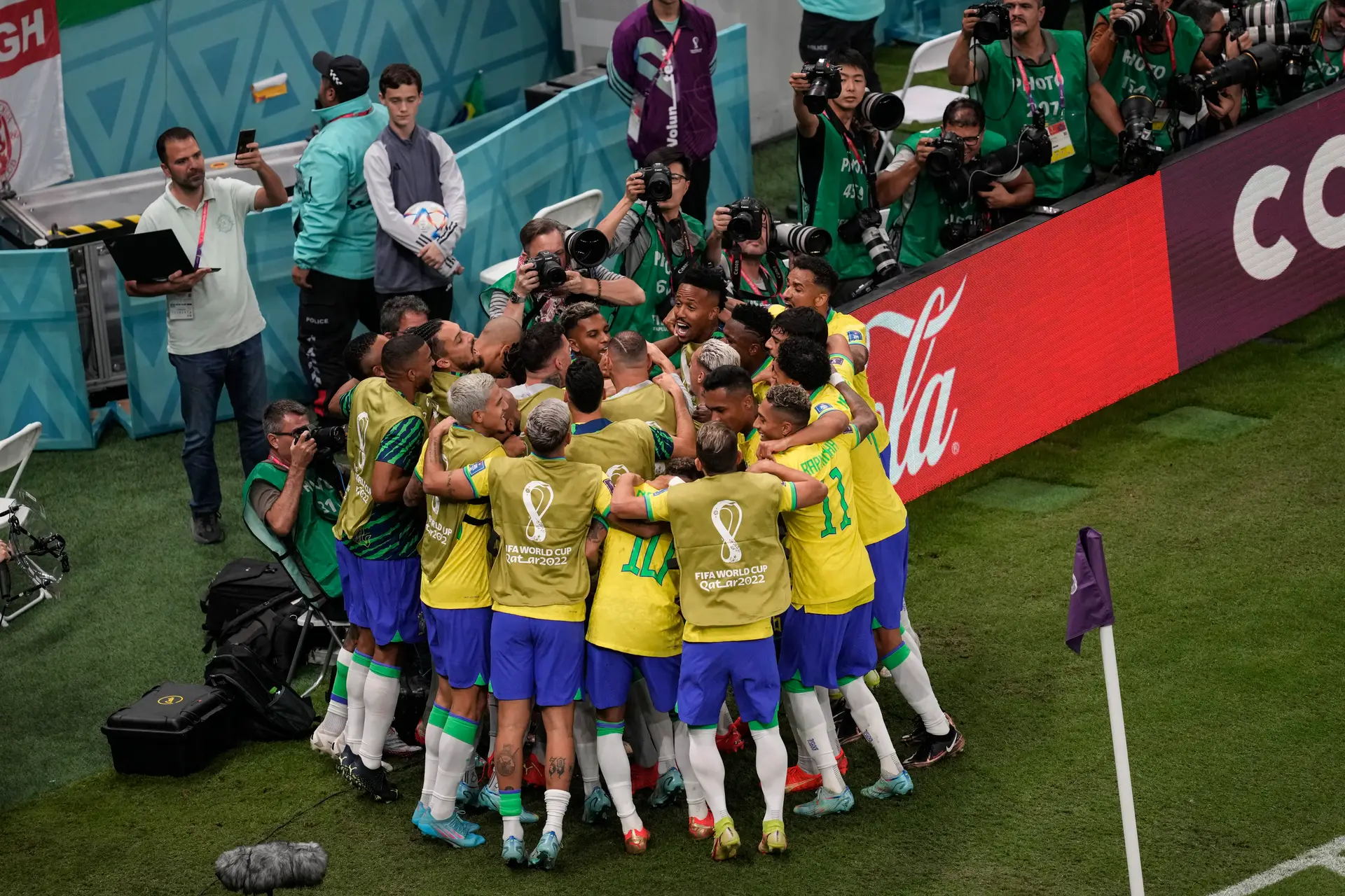 Mundial 2022: Brasil vence na estreia com bis de Richarlison