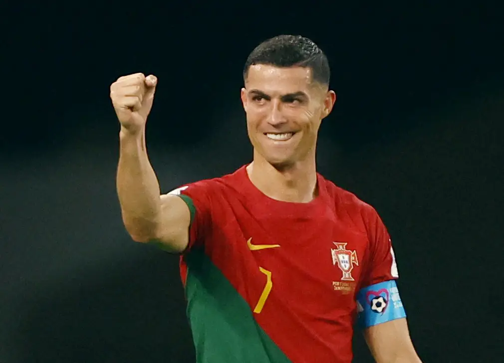 Cristiano Ronaldo curte Portugal com tênis raro de R$ 73 mil