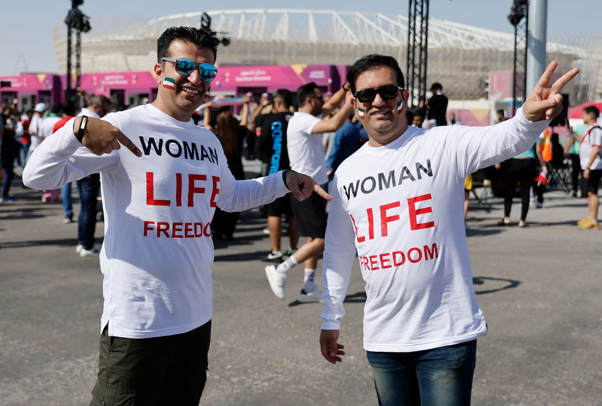 Mundial 2022: apoiantes do regime no Irão confrontam manifestantes no Qatar