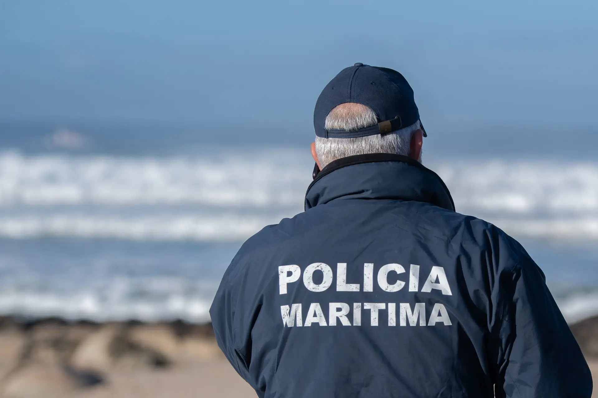 Polícia Marítima resgata 18 migrantes ao largo da ilha de Lesbos na Grécia