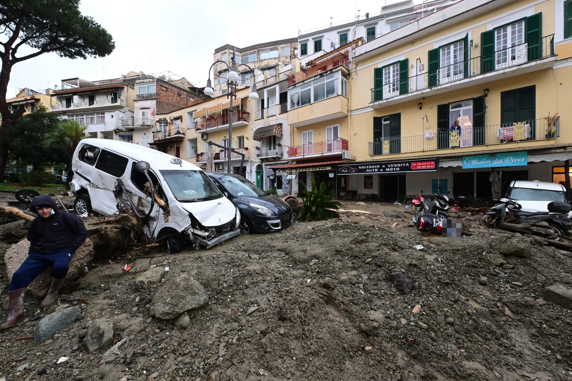 Deslizamentos de terra na ilha italiana de Ischia.