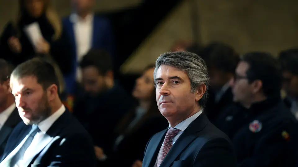 José Luís Carneiro, ministro da Administração Interna, durante a cerimónia de apresentação do reforço de meios policiais para o distrito de Braga, no Paço dos Duques de Bragança em Guimarães