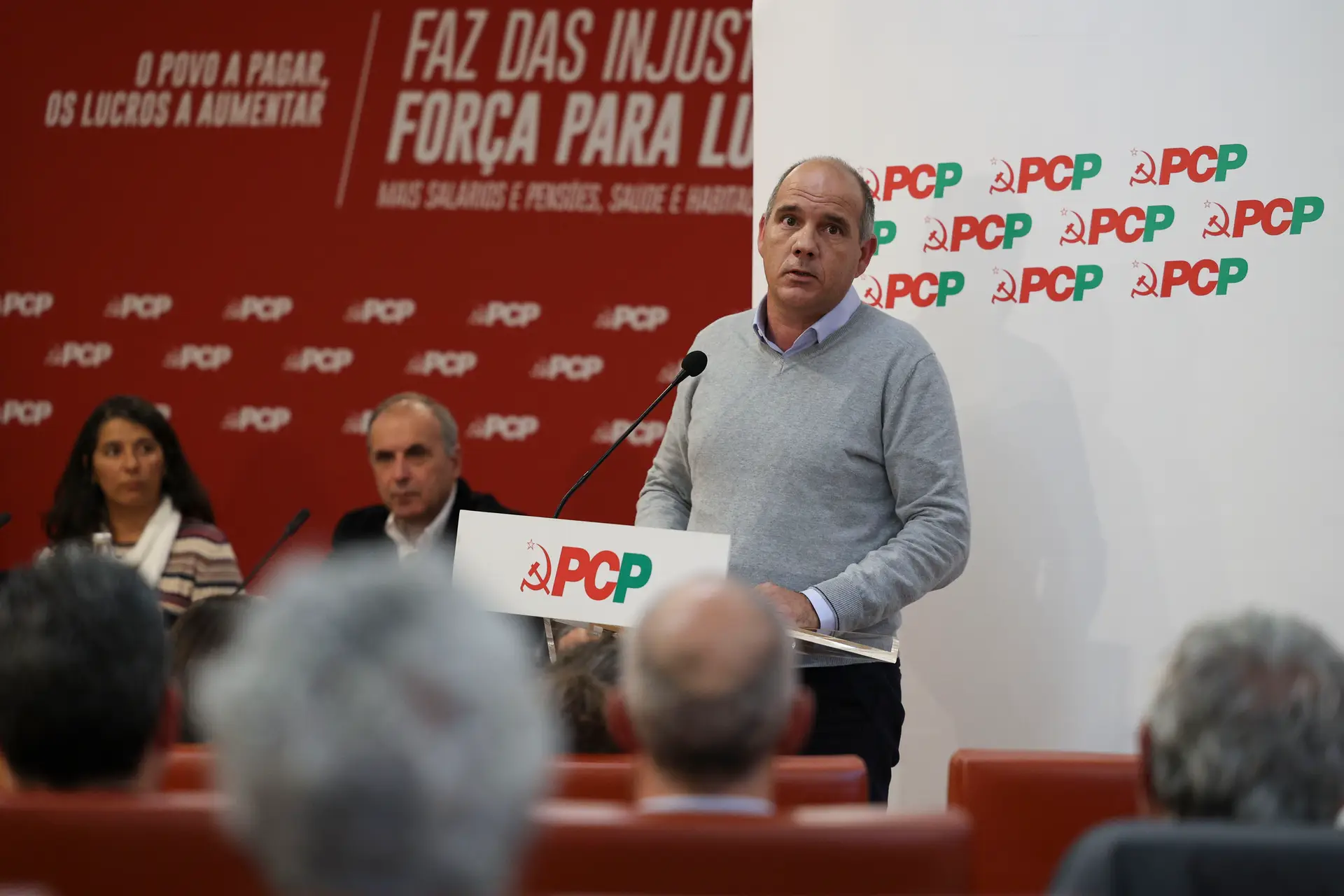 O secretário-geral do PCP, Paulo Raimundo intervém na audição pública "Alterações à legislação laboral. Defender os direitos dos trabalhadores", na Assembleia de República em Lisboa