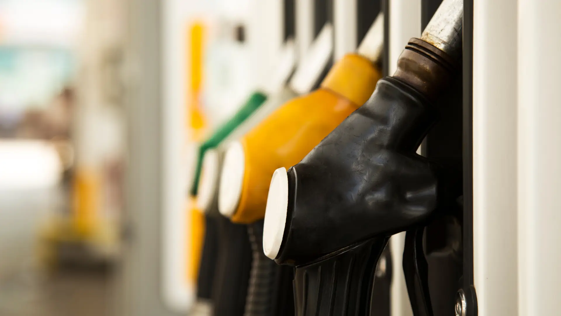 Preço dos combustíveis volta a descer e já está a níveis pré-guerra