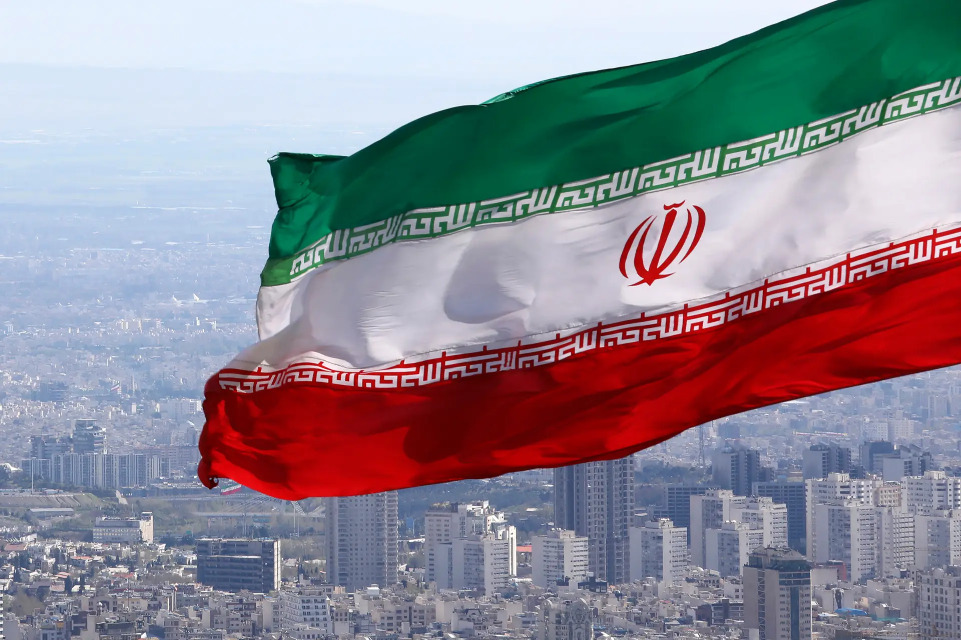 Sobrinha do guia supremo iraniano pede ao mundo para cortar laços com Teerão
