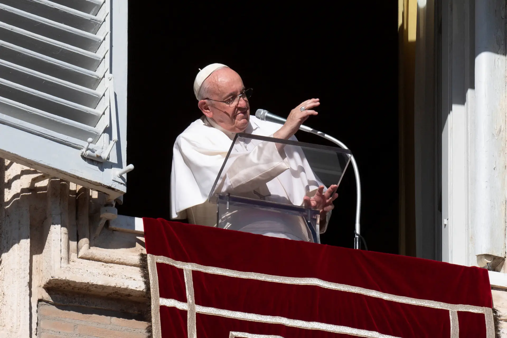 "Se viajar, irei a Moscovo e a Kiev": Papa Francisco está "a trabalhar" na troca de prisioneiros