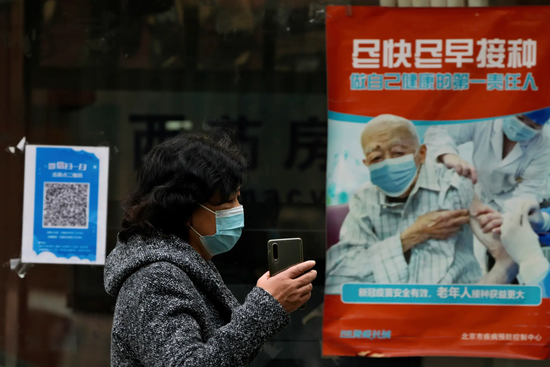 Pequim vai intensificar vacinação contra a covid-19 junto da população mais idosa