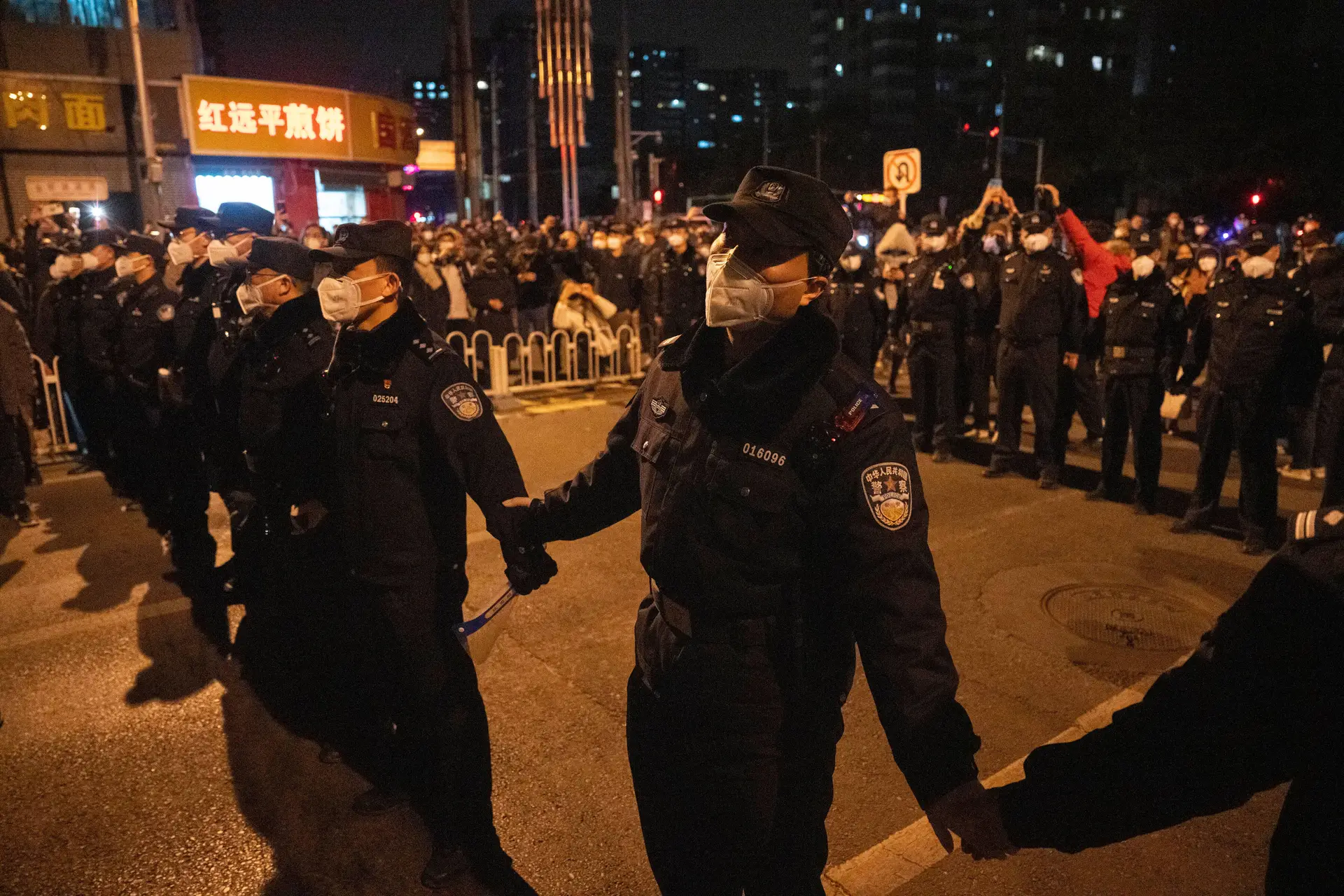 Confrontos violentos regressam à maior cidade do sul da China
