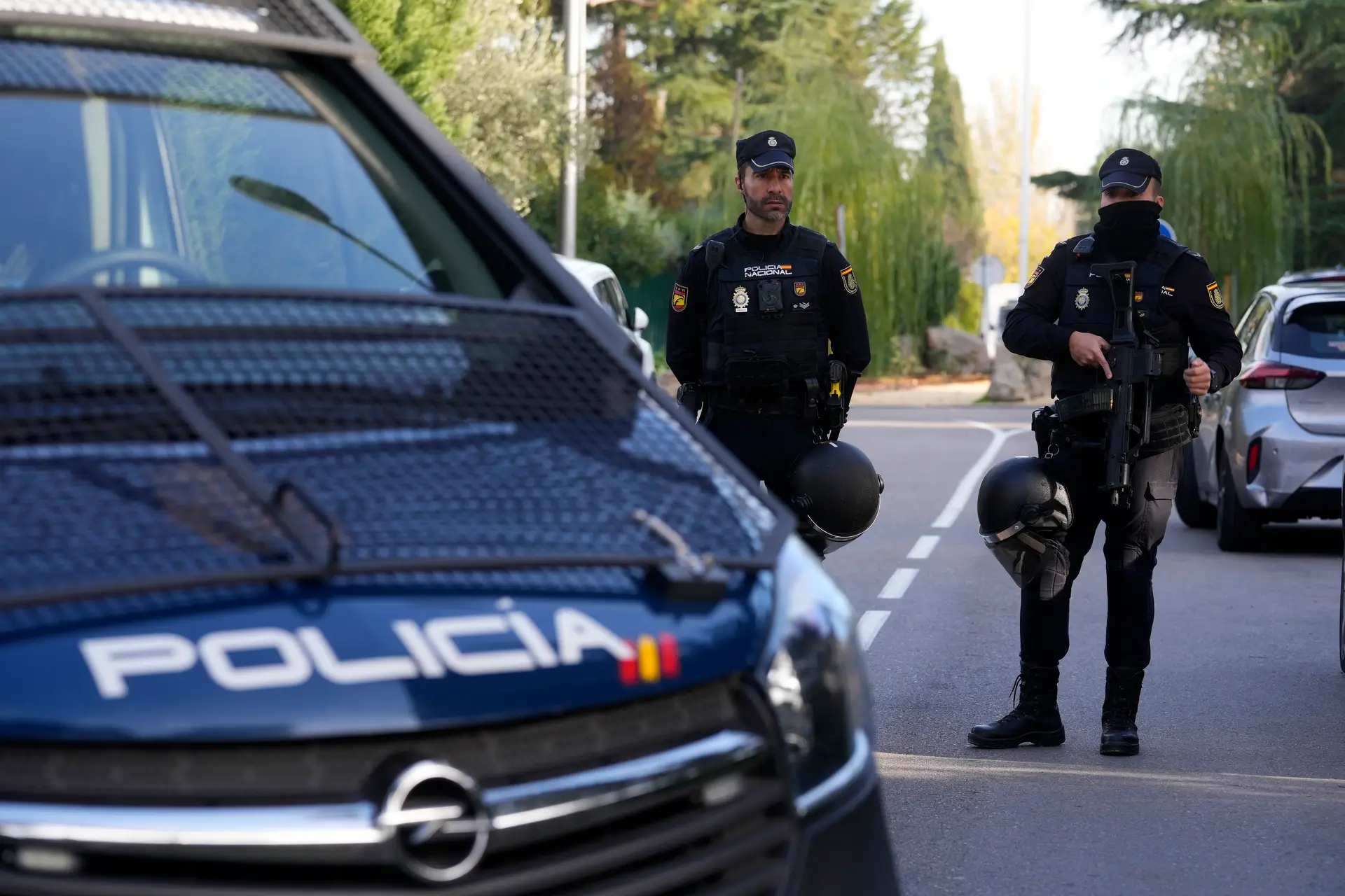 Menor esfaqueia professores e alunos em Espanha