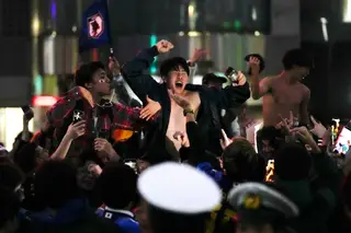 Adeptos japoneses enchem ruas de Tóquio para celebrar apuramento