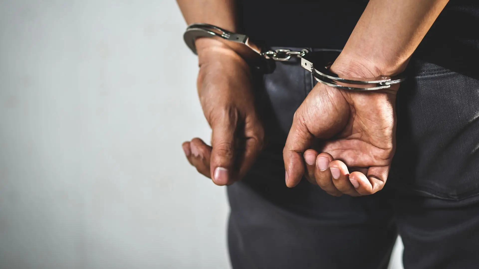 Dois homens e uma mulher detidos em Espinho por agressões a polícias