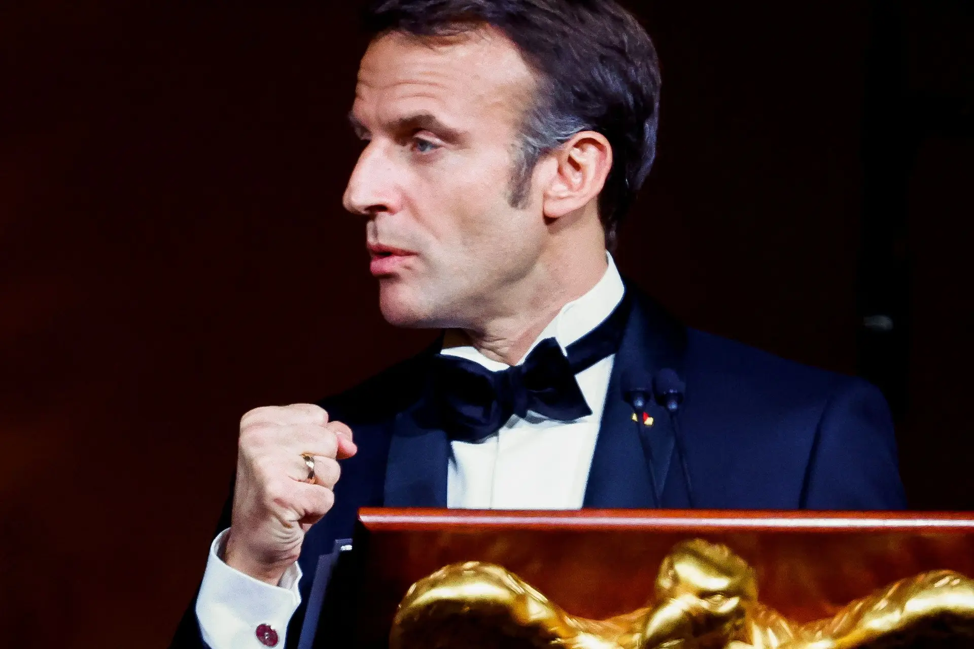 Macron anuncia que falará com Putin sobre segurança nuclear