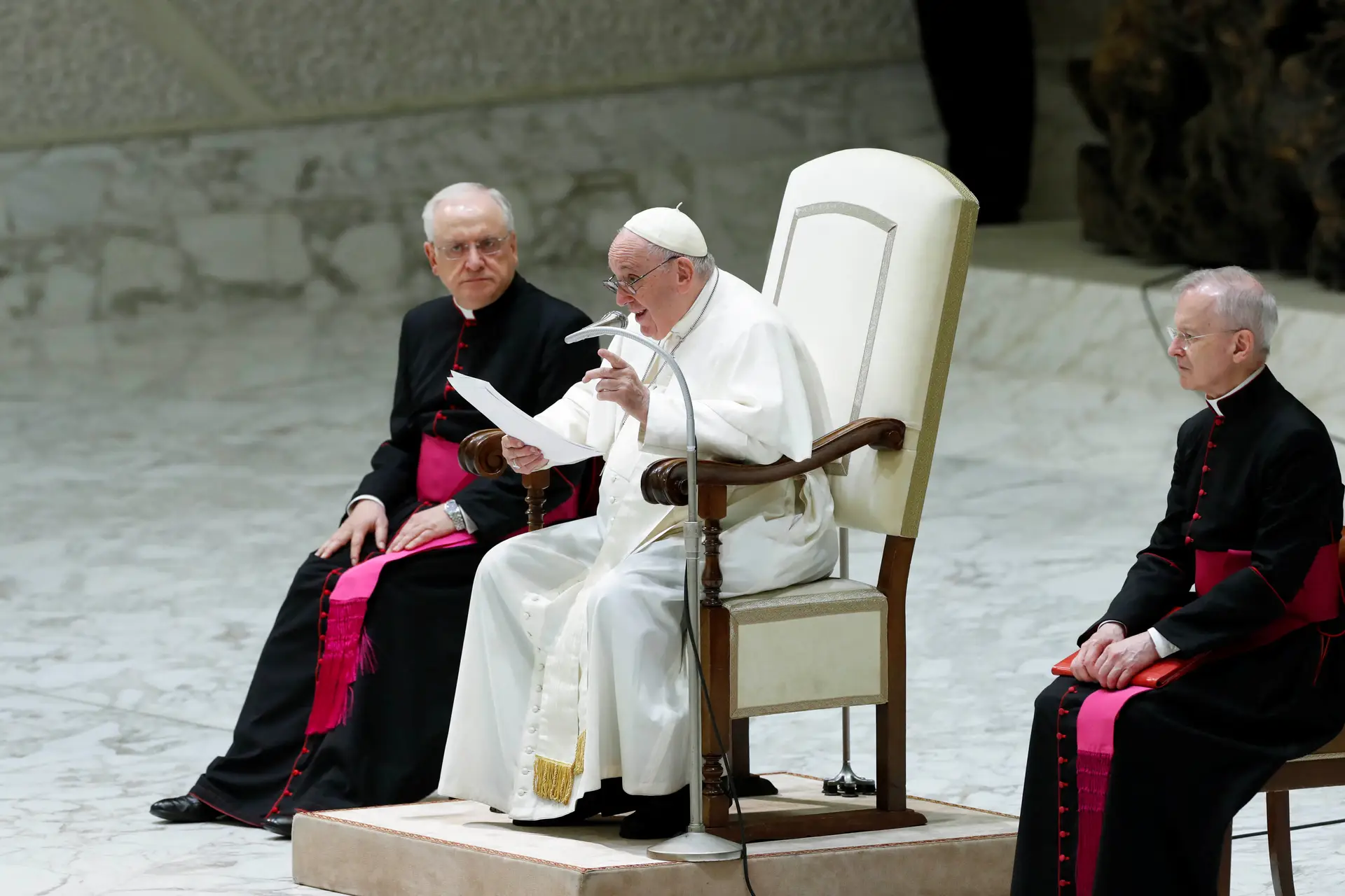 Papa Francisco exorta Igreja a purificar-se do "sentimento de superioridade" e do "formalismo"