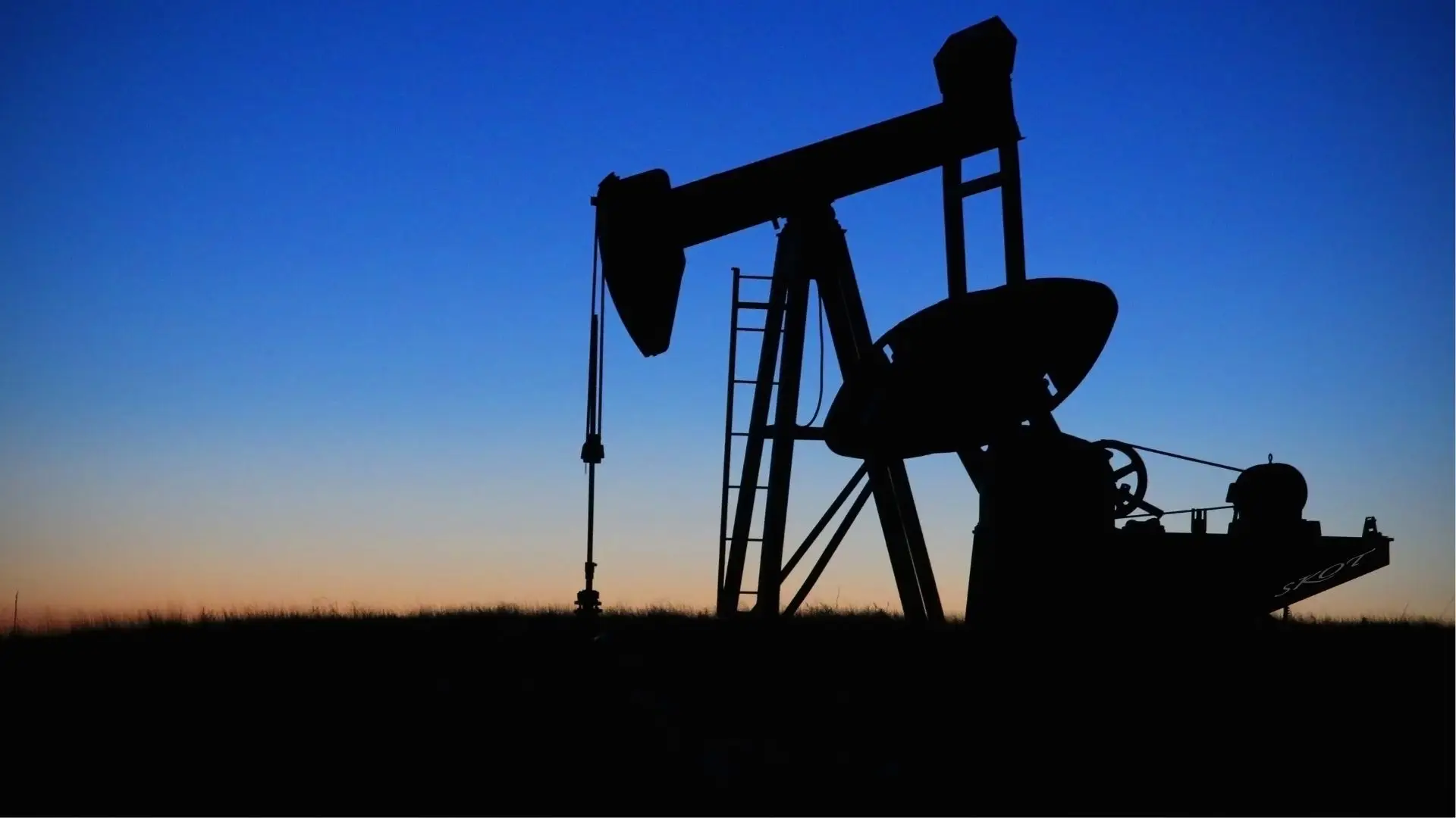 OPEP+ defende que redução da produção de petróleo é "necessária e correta"