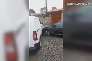 Vídeo mostra mulher a bater noutro carro propositadamente em Vila do Conde