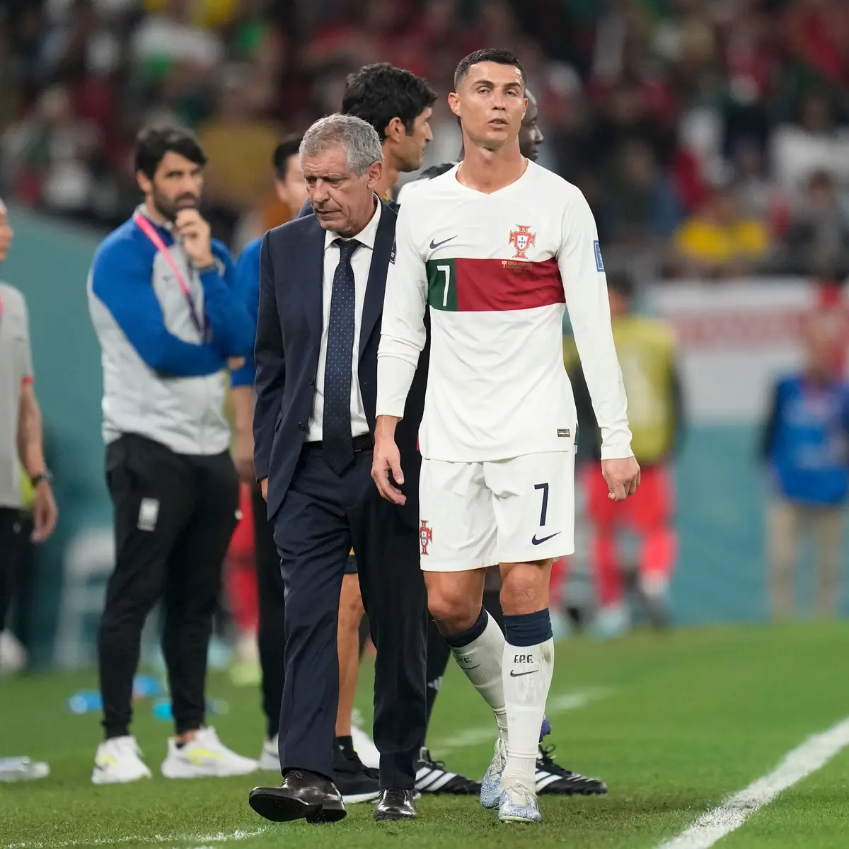 Cristiano Ronaldo entra no segundo tempo contra Marrocos e bate