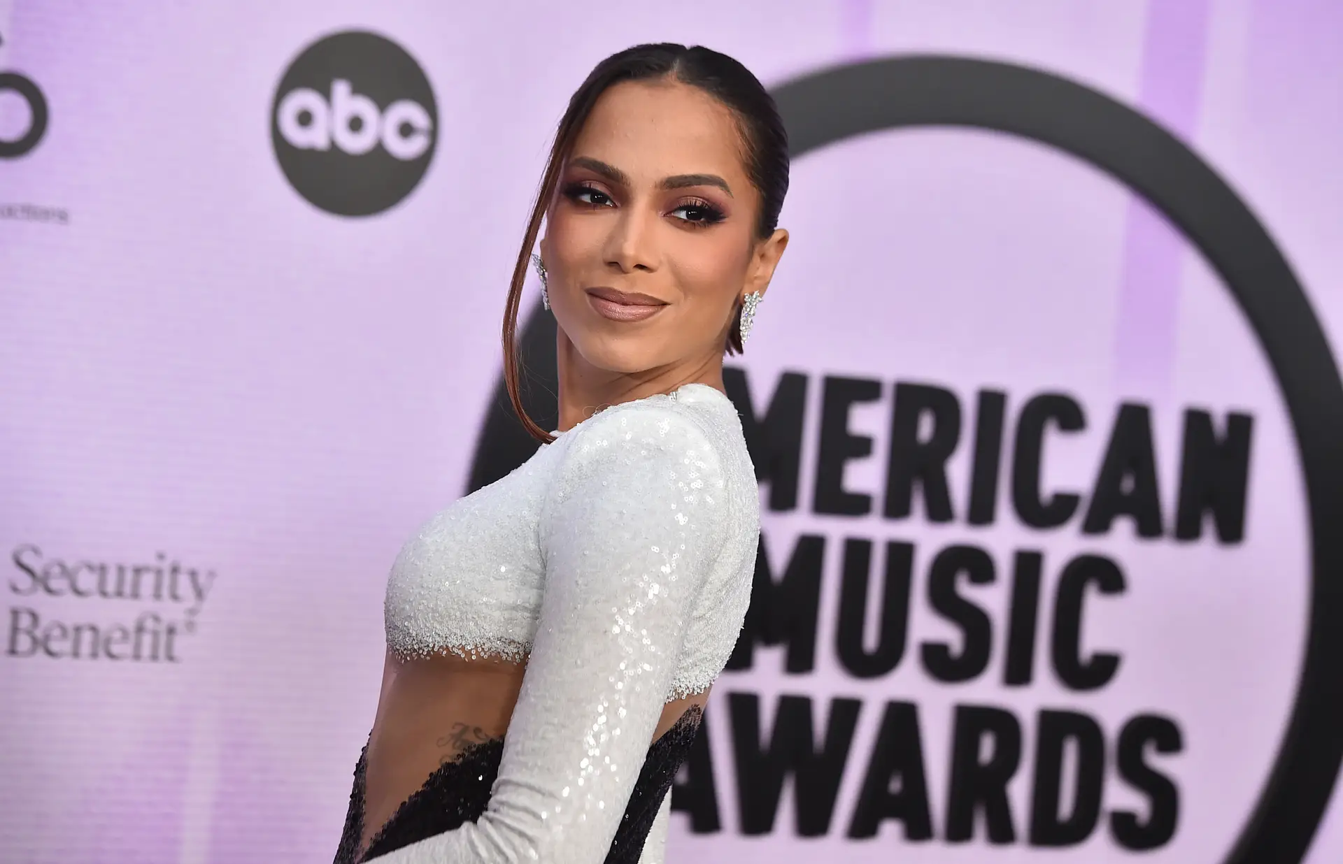 Anitta internada pela segunda vez numa semana