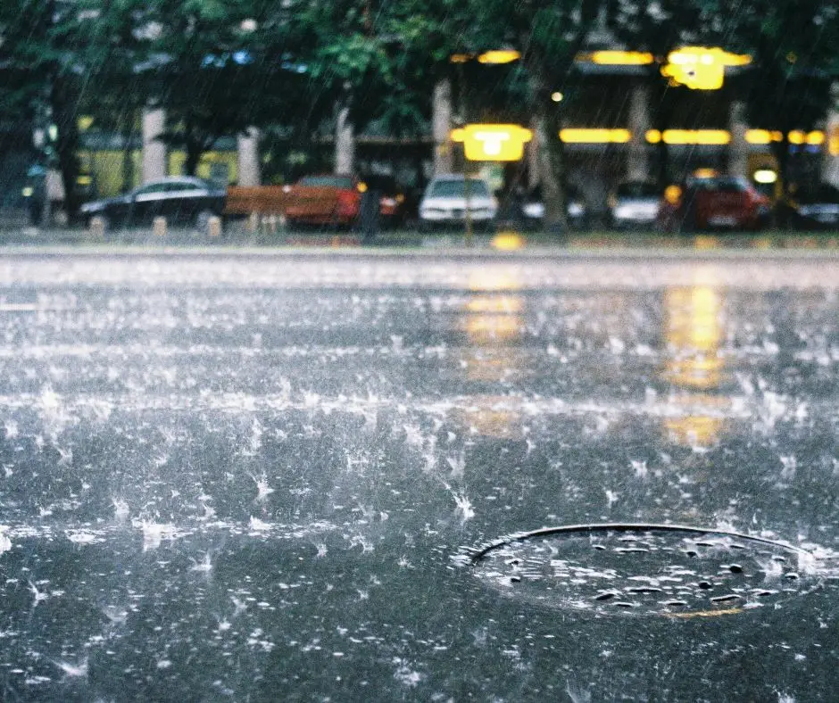 Proteção Civil reforça avisos devido à chuva intensa, vento forte e agitação marítima