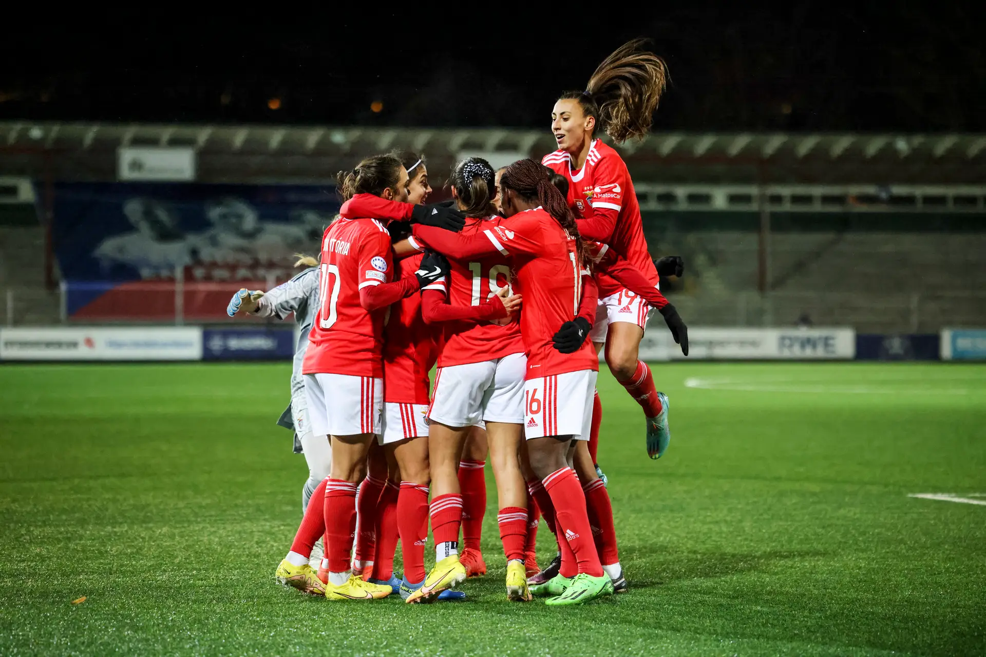 Champions feminina: Benfica vence e está na luta pelo apuramento