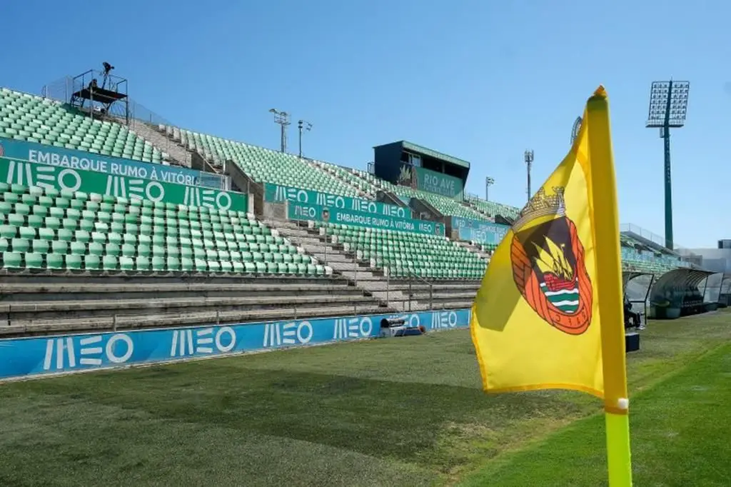 Depressão Martinho obriga Rio Ave a jogar em Paços de Ferreira até ao final da temporada