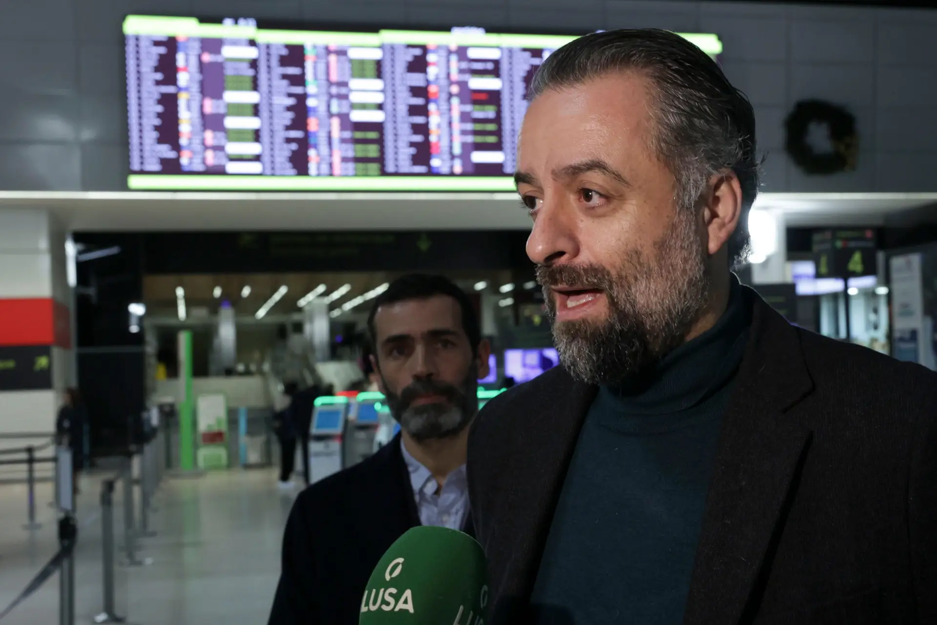 Ricardo Penarroias, presidente do SNPVAC - Sindicato Nacional do Pessoal de Voo da Aviação Civil, fala à Lusa sobre a greve dos trabalhadores que protestam pela assinatura do novo Acordo de Empresa, que estabelecerá as novas condições salariais e laborais dos tripulantes, e que substitui o Acordo de Emergência assinado em 2021