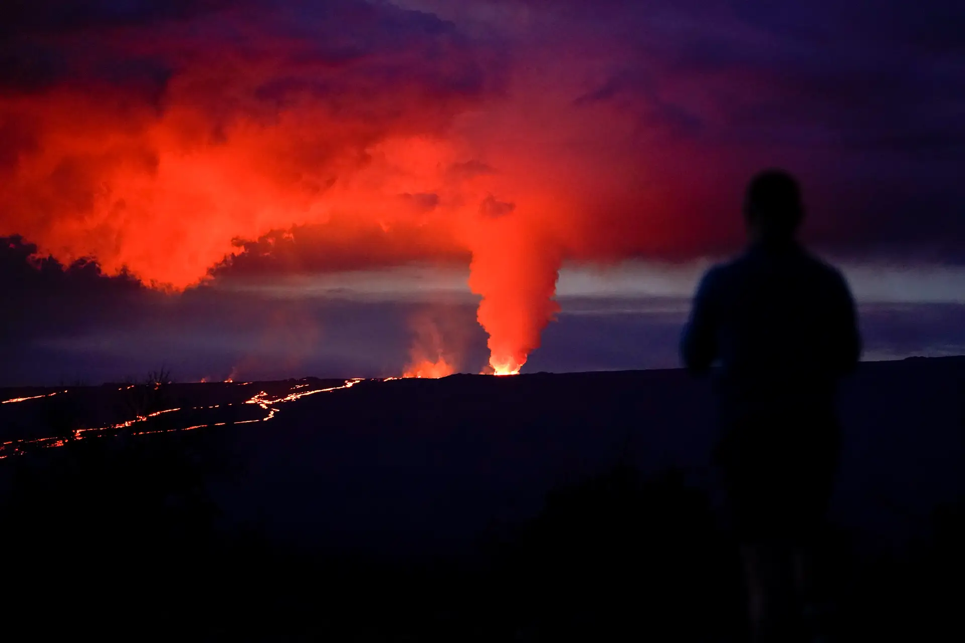 Mauna Loa: as imagens da erupção do maior vulcão ativo do mundo