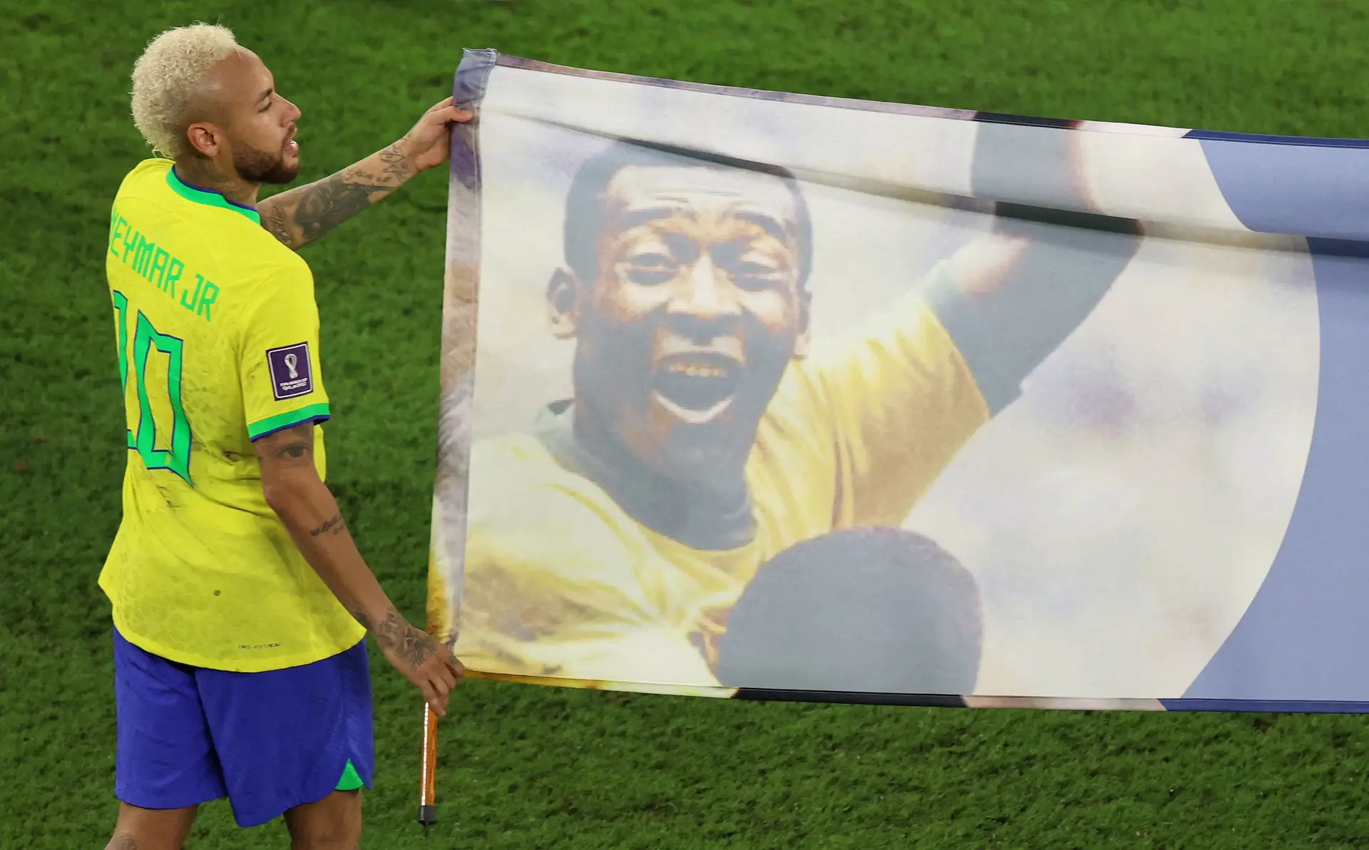 Pelé pede a Neymar que continue na seleção brasileira
