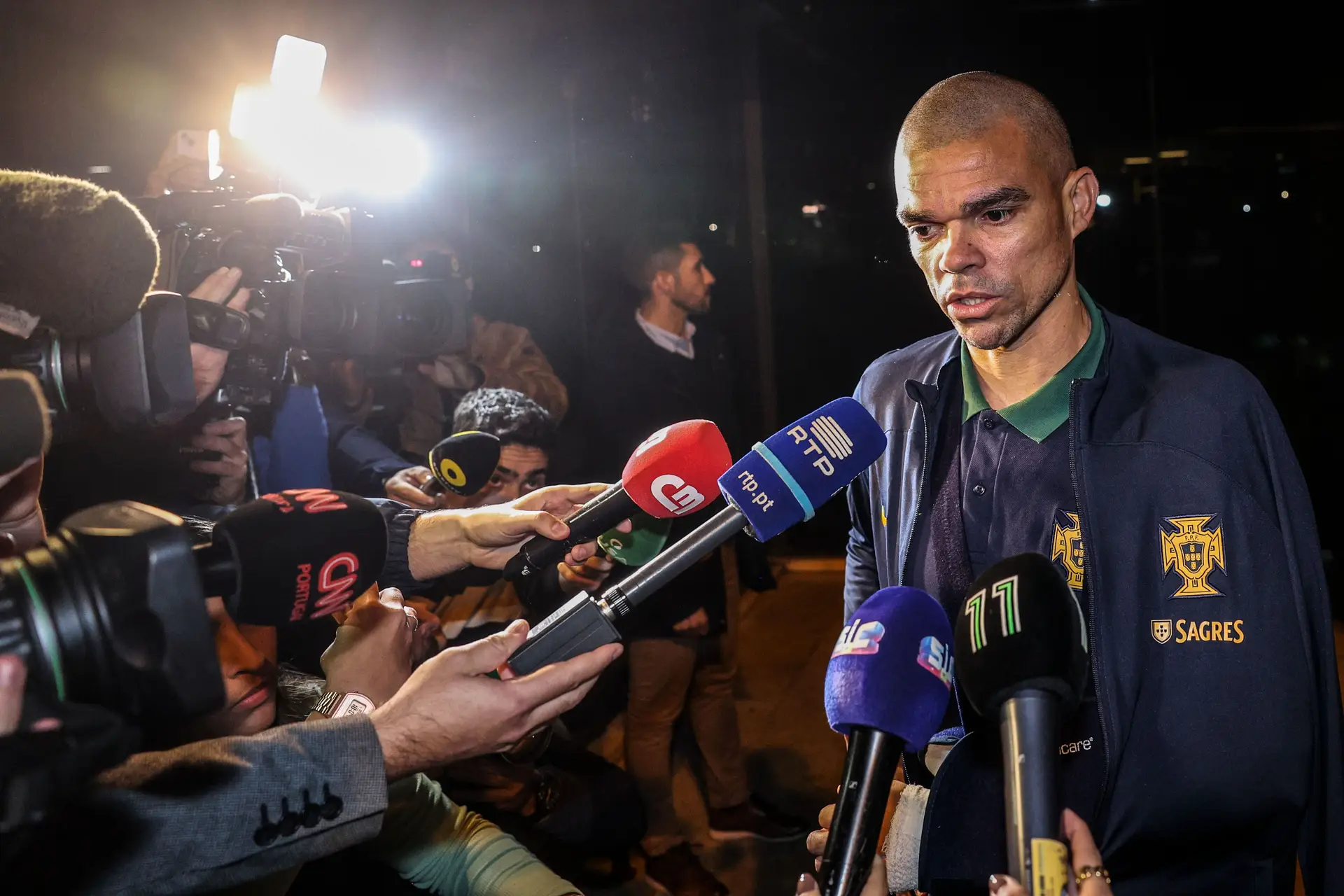 Portista Pepe operado ao antebraço para "melhorar a consolidação óssea"