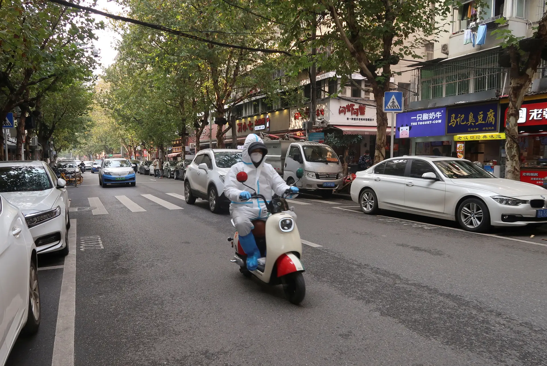 China continua a desmantelar estratégia "zero covid" e deixa de rastrear viagens