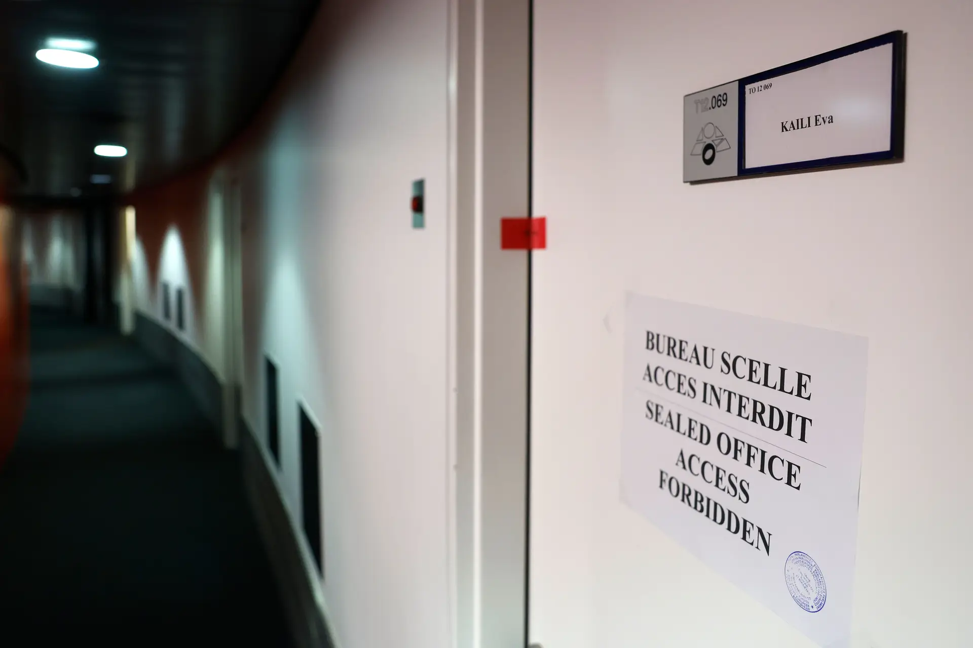 Ex-vice-presidente do Parlamento Europeu e outros suspeitos tinham mais de 1,5 milhões em casa