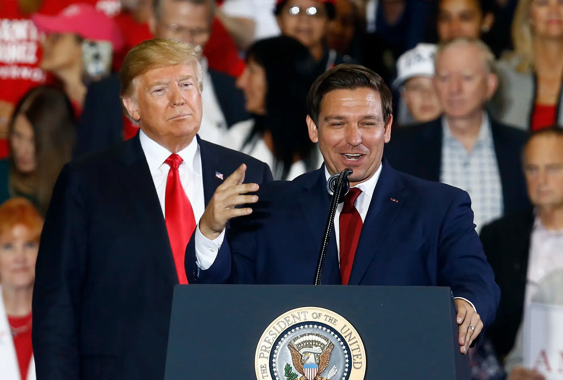 DeSantis com vantagem sobre Trump e Biden para as presidenciais de 2024