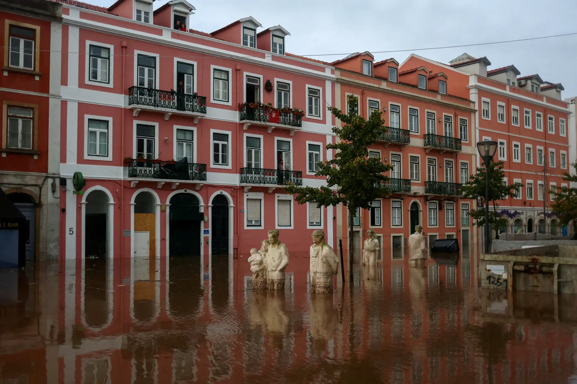 Lista de municípios de Portugal por população – Wikipédia, a