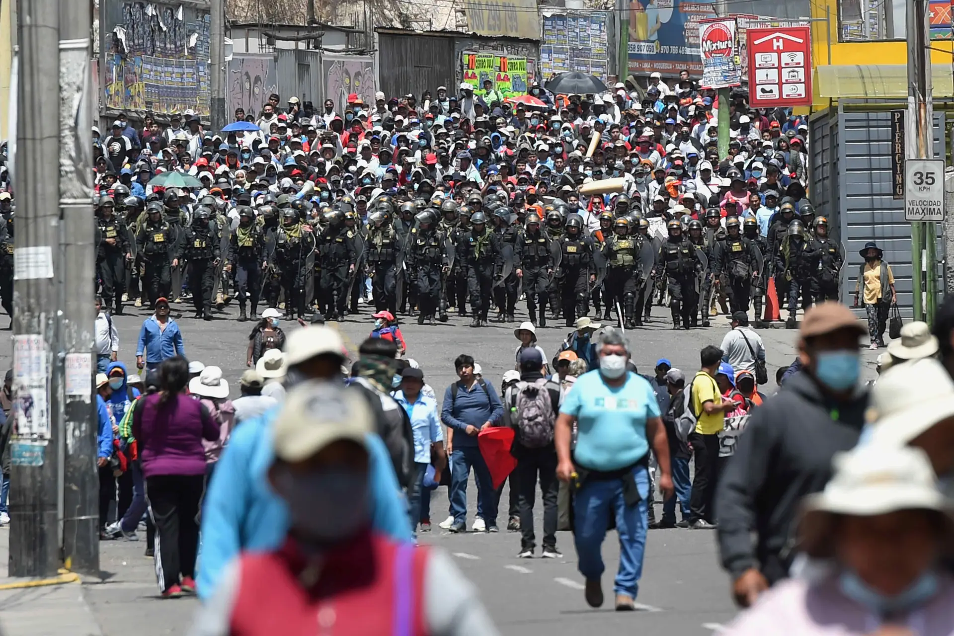 MNE garante que está a acompanhar situação dos portugueses retidos no Peru