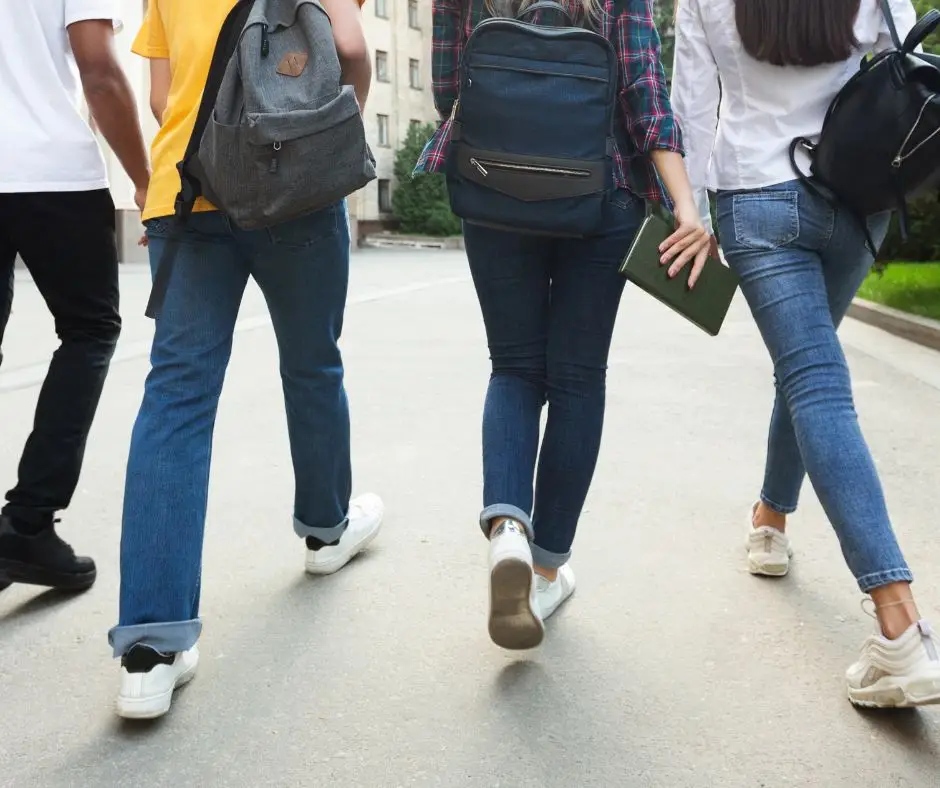 Gosto pela escola diminuiu, adolescentes acham as matérias aborrecidas e difíceis