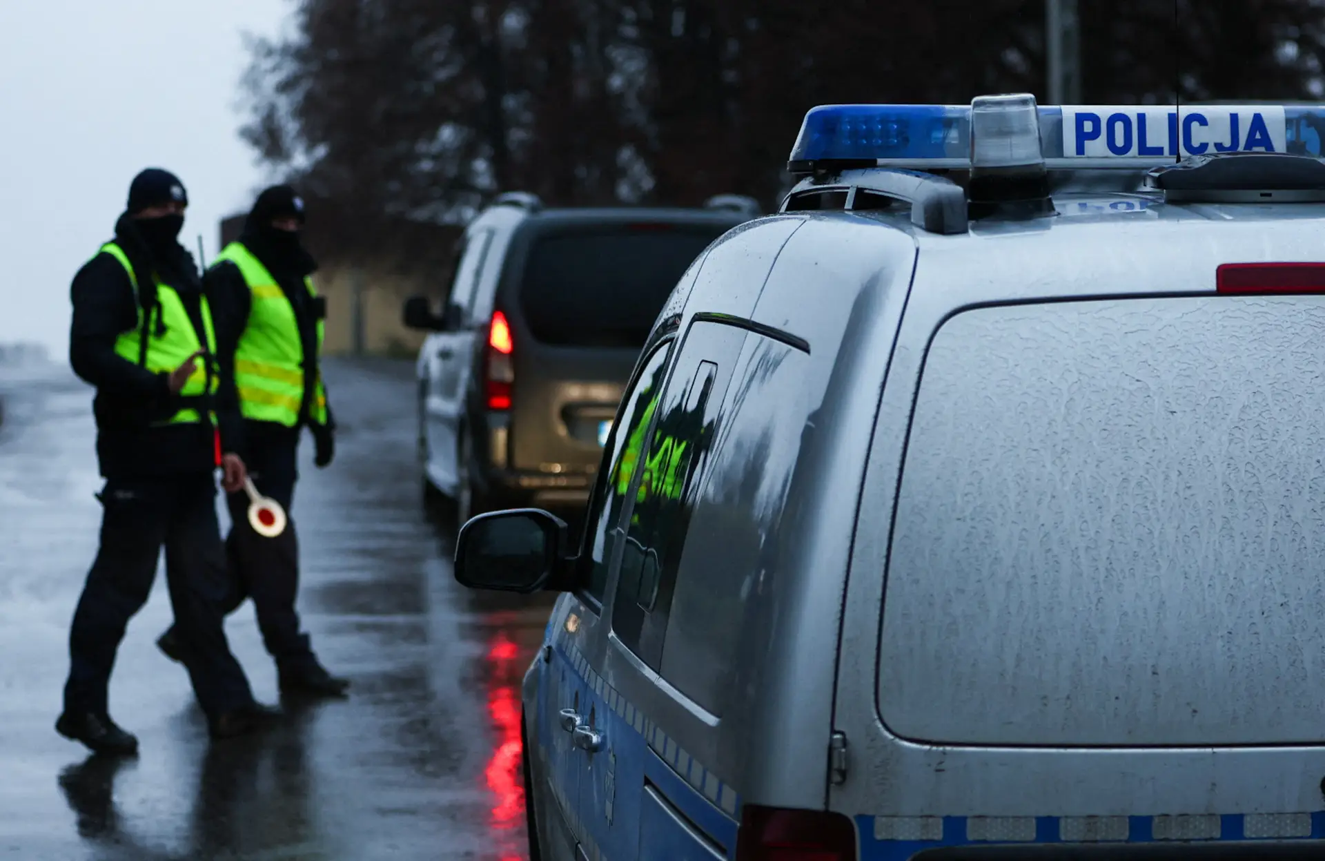 Presente dado a comandante-chefe polaco explode na sede da polícia em Varsóvia